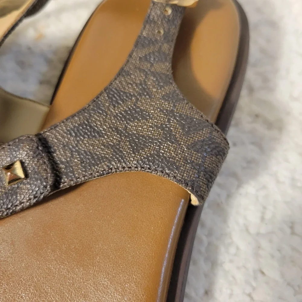 Michael Kors Women's 11M Studded Thong Sandals Brown Gold‎ Logo Strap Flat...